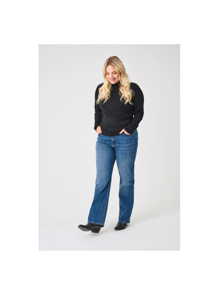 Jean Straight