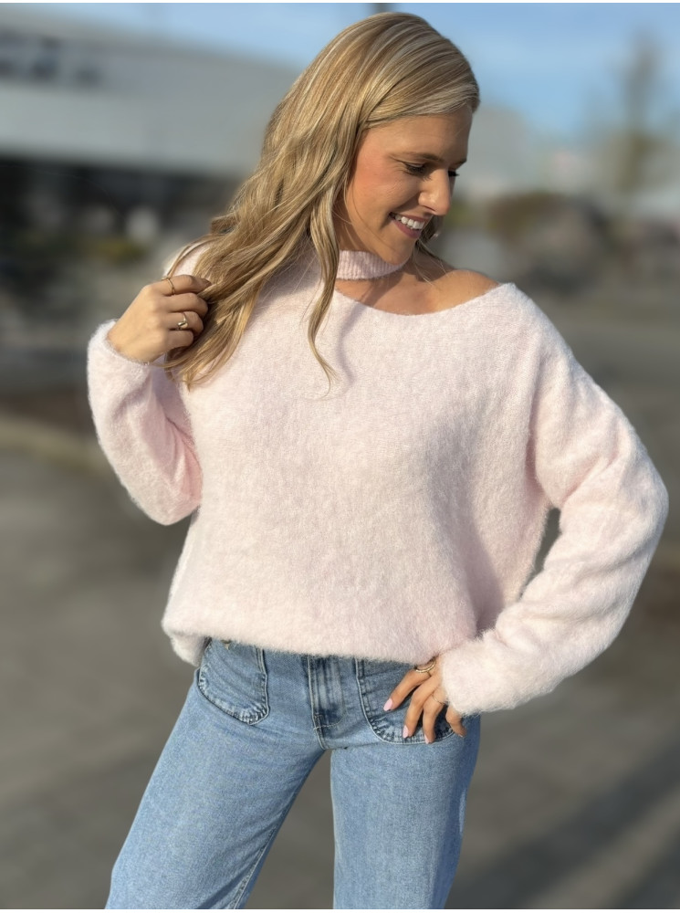 Pull col et épaule dénudés