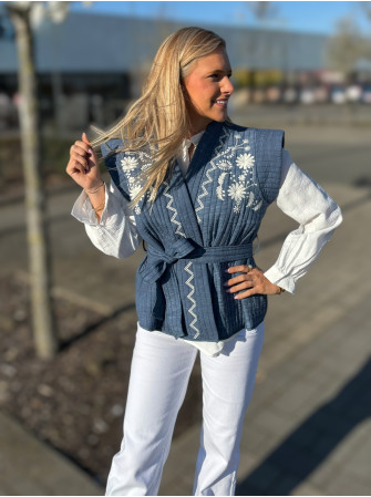 Veste sans manches avec...