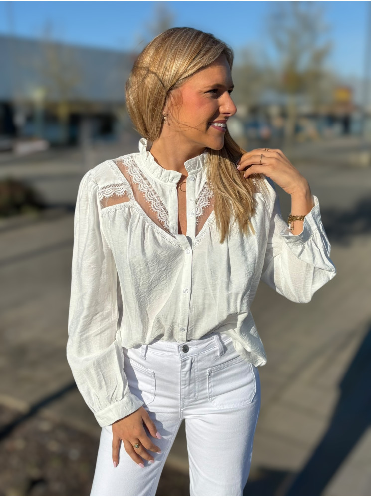 Chemise en dentelle