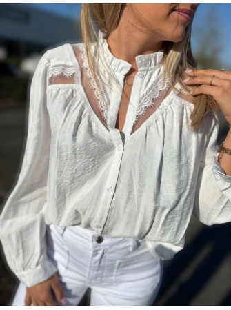 Chemise en dentelle
