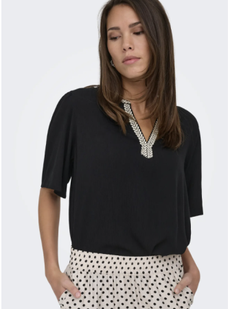 Blouse col brodé à manches...