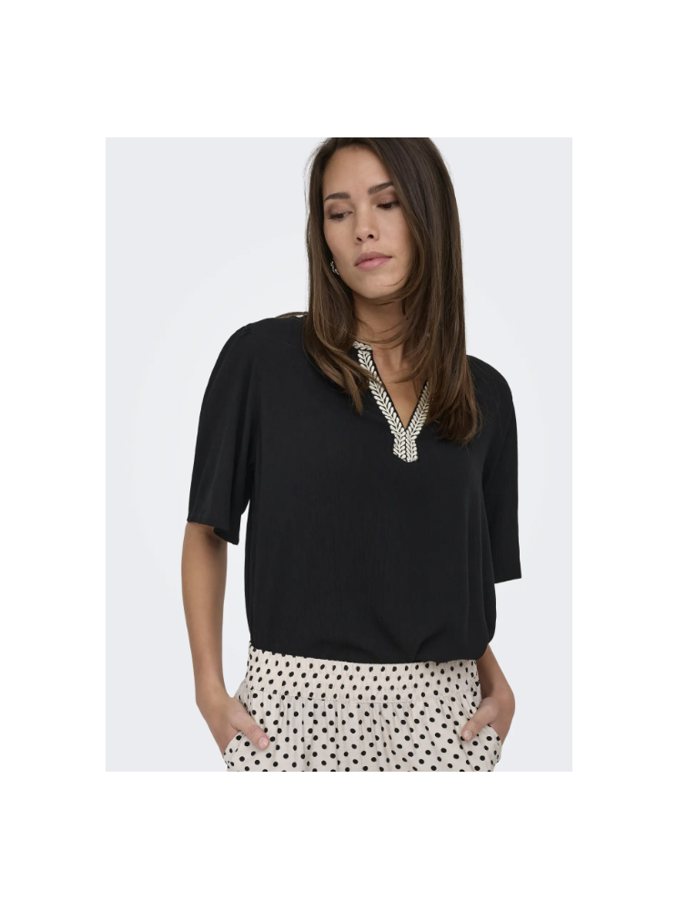 Blouse col brodé à manches courtes