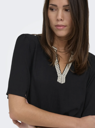 Blouse col brodé à manches courtes