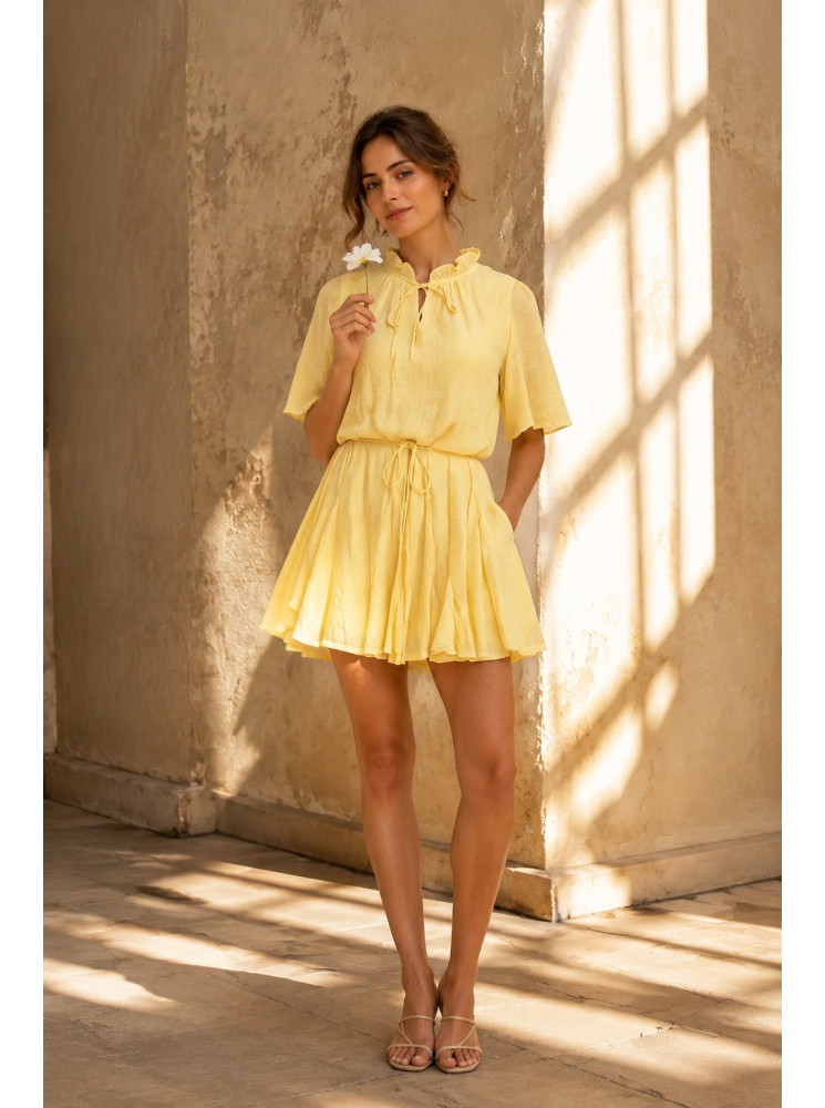 Robe courte volante