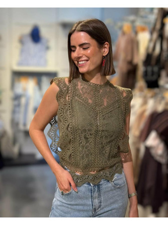 Top brodé sans manches