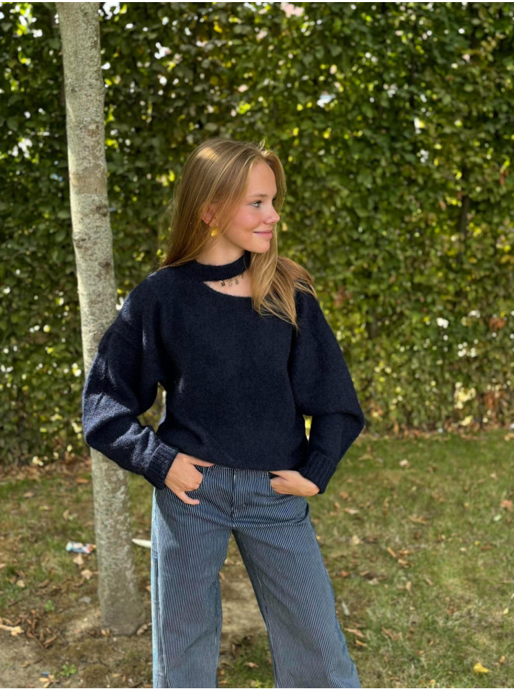 Pull manches longues col asymétrique
