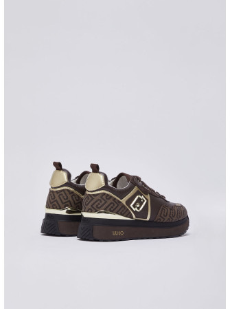 Sneakers compensées