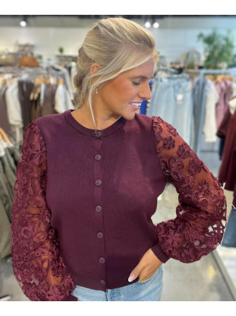 Gilet à manches en dentelle...