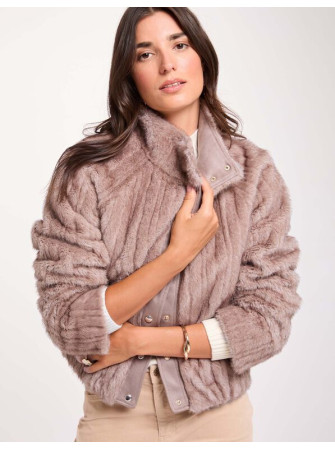 Manteau court fausse fourrure