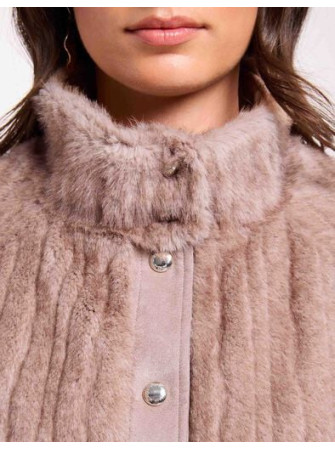 Manteau court fausse fourrure