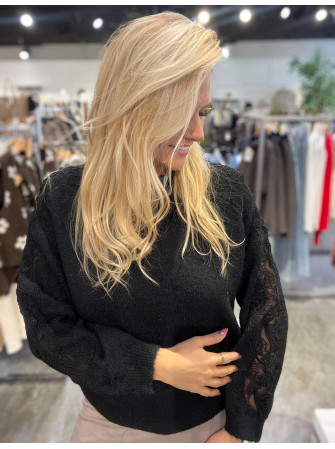 Pull manches en dentelle
