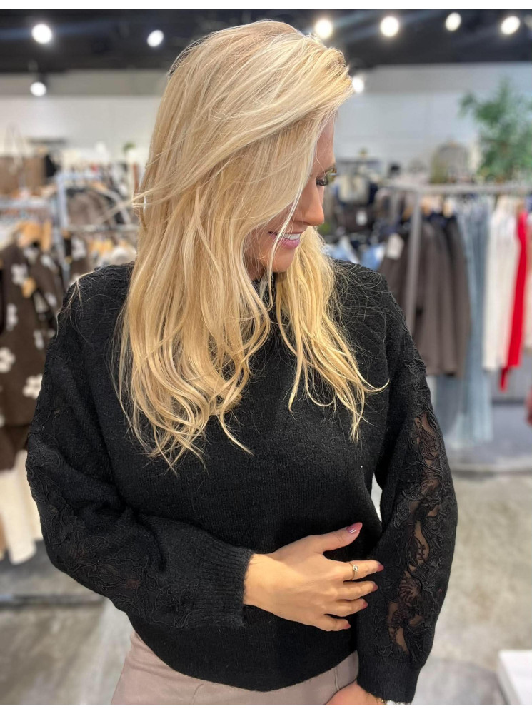 Pull manches en dentelle